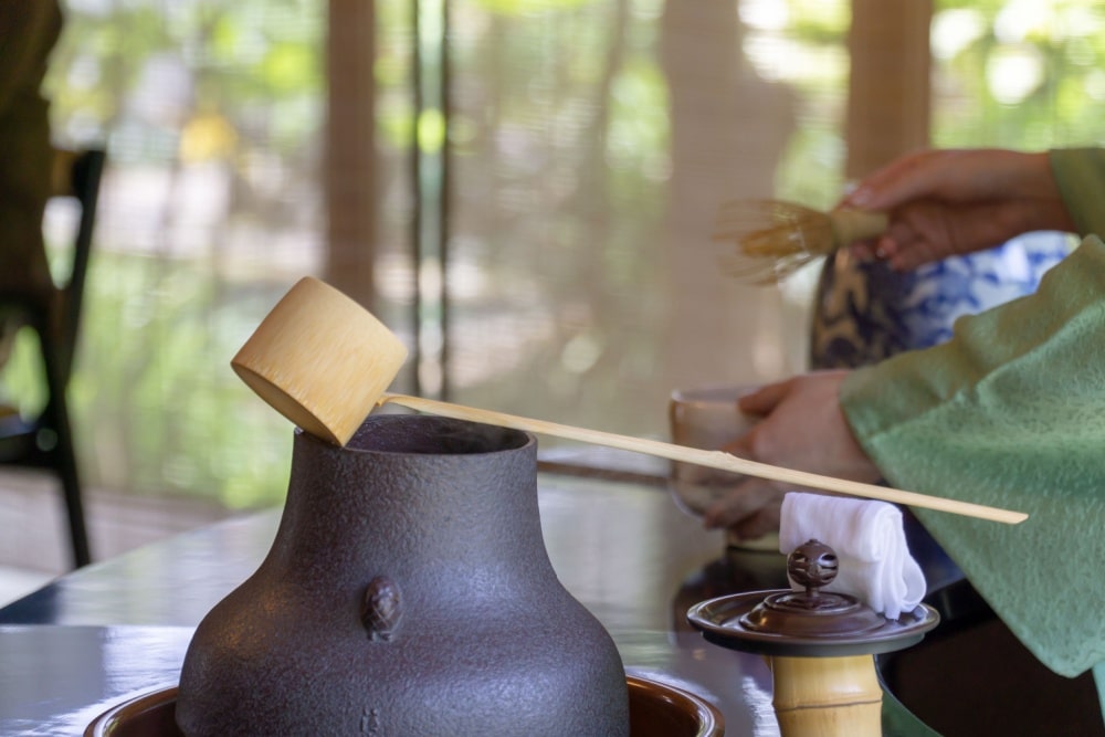 夏の茶会にぴったりの着物コーデ｜すっきり見せる涼やか装いのコツ