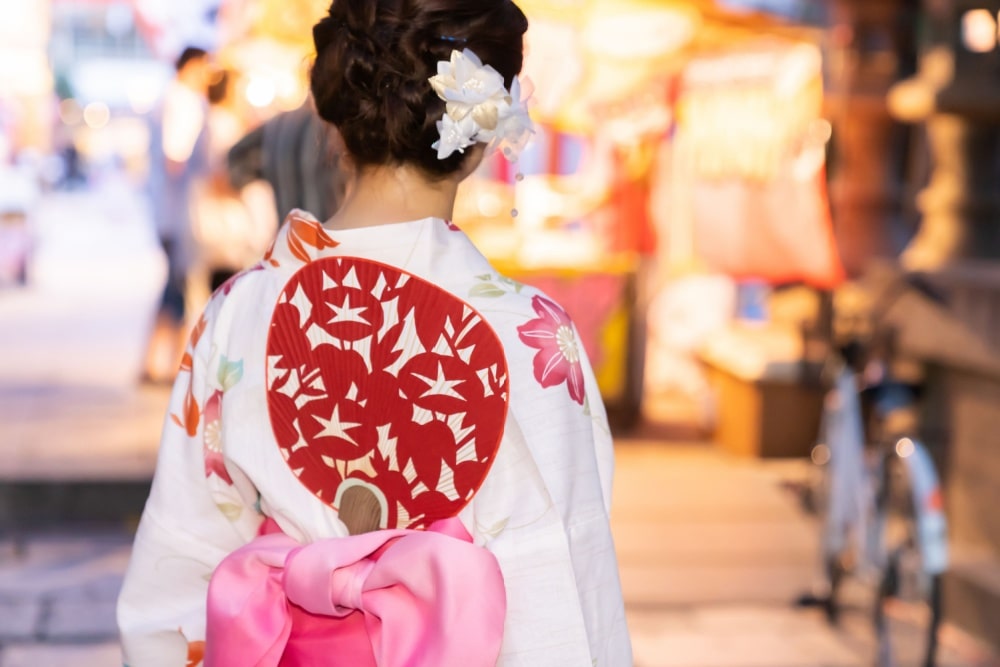 初心者でも安心！夏祭りに映える浴衣の定番柄と選び方ガイド