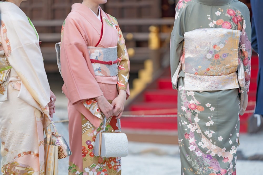 結婚式に着物で参列したいあなたへ|ドレスコード別のマナーと選び方完全ガイド